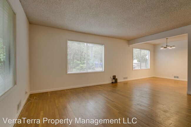 Building Photo - 3 br, 1 bath House - 13717 Stone Ave N