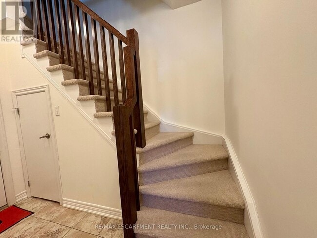Building Photo - 362-362 Plains Rd E