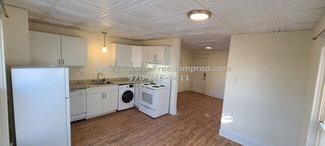 Foto del edificio - 309 W 1st St