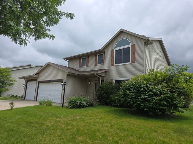 Building Photo - Waukesha 3 bedroom home