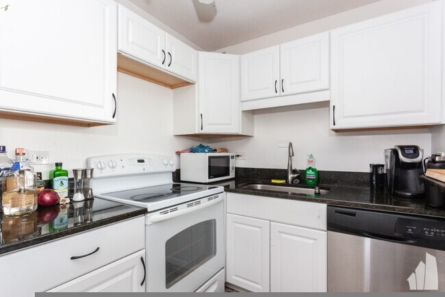 Foto del edificio - 2740 N Pine Grove Ave