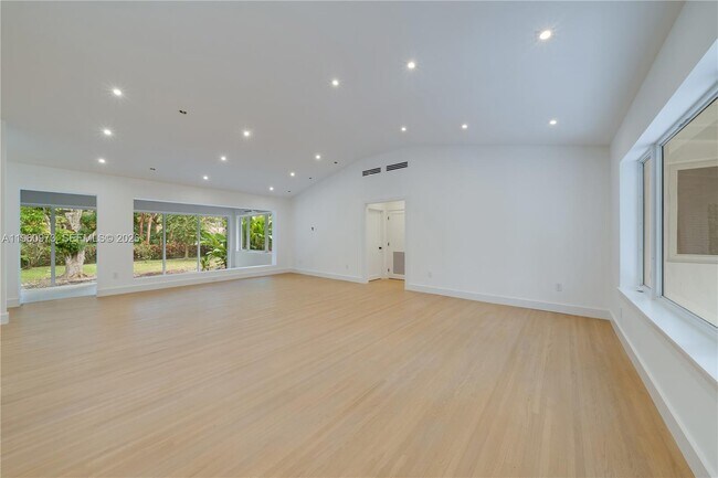 Foto del edificio - 12535 Moss Ranch Rd