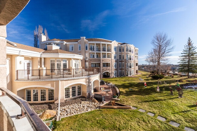 Photo du bâtiment - 5201-5201 Dalhousie Dr NW