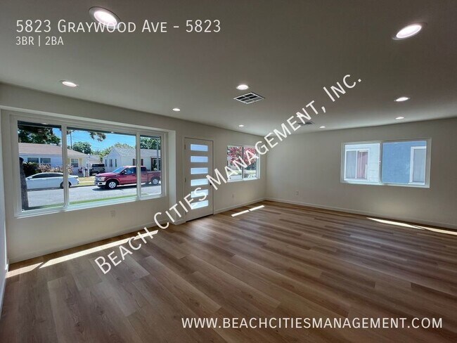 Foto del edificio - Newly Remodeled House with One Parking Spot!