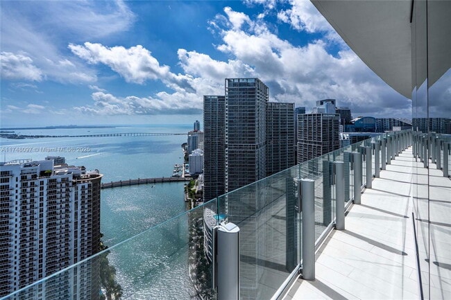 Foto del edificio - 300 Biscayne Blvd Way