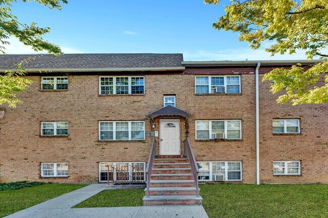 Foto del edificio - 141 College Dr