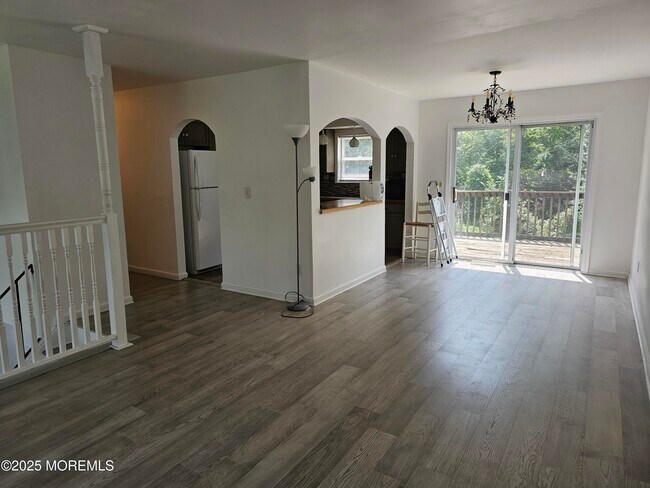Building Photo - 204 Mill Creek Dr