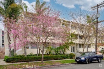 Building Photo - 1422 N Curson Ave