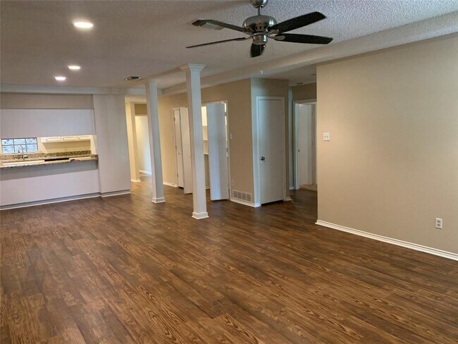 Building Photo - 5885 Westhaven Dr