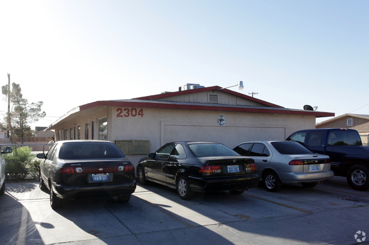 Primary Photo - 2308 McCarran St