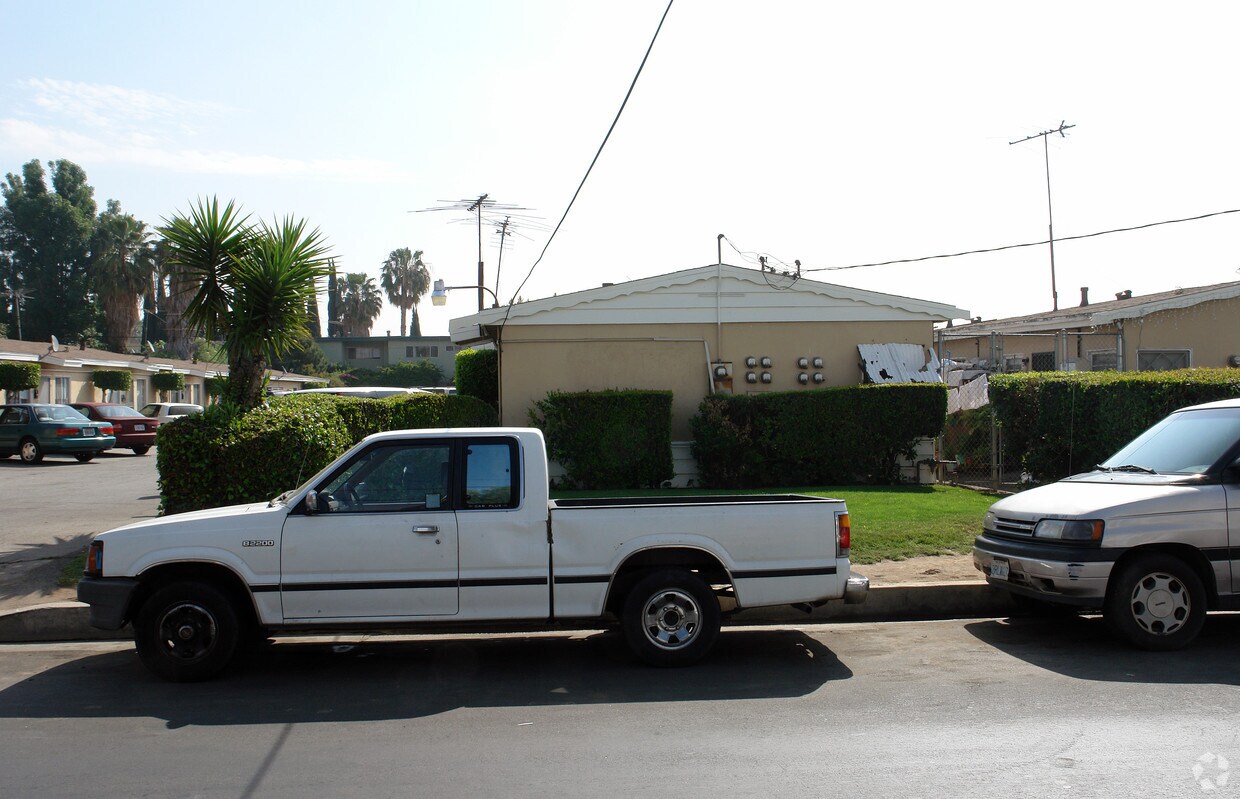Foto del edificio - 7906 Willis Ave