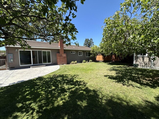 Foto del edificio - 467 Luther Dr