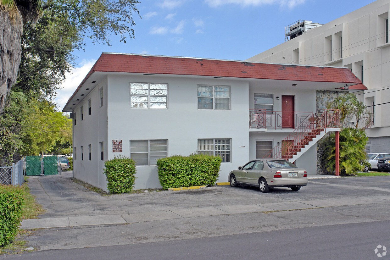 Building Photo - 4227 NW 5th St