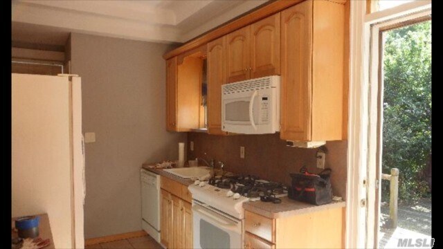 Building Photo - 214-24-214-45 45th Rd