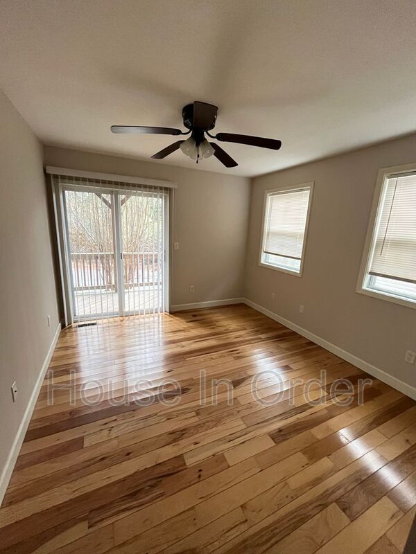 Foto del edificio - 15 Howards Row Pl