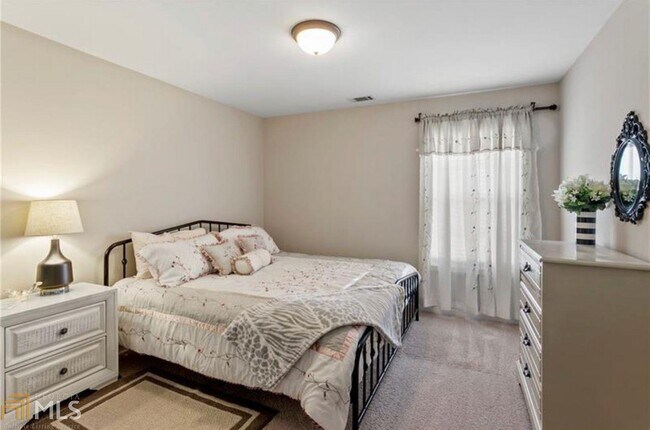 Foto del edificio - 4019 Cliffglen Ct NW