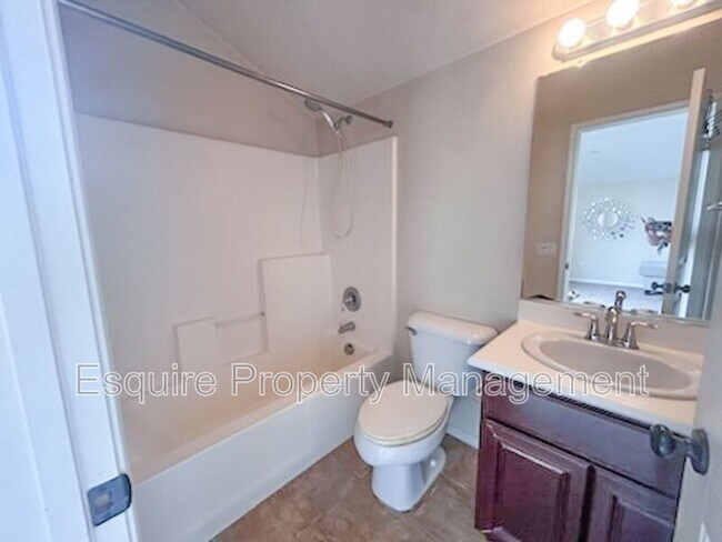 Foto del edificio - 530 Owens River Dr