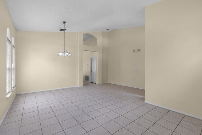 Foto del edificio - 4-Bedroom Pool Home Near Lake Nona!