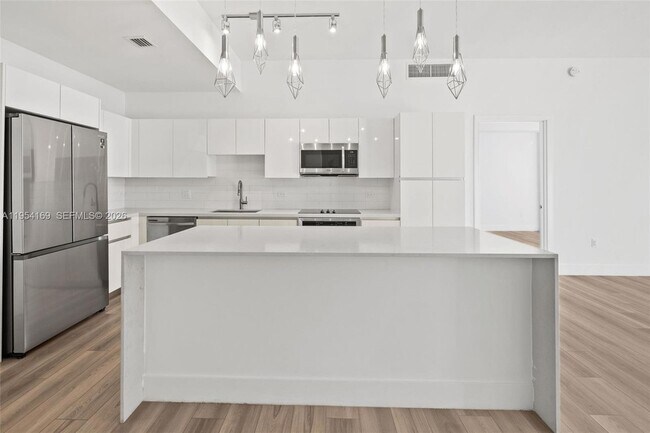 Foto del edificio - 101 Diplomat Pkwy