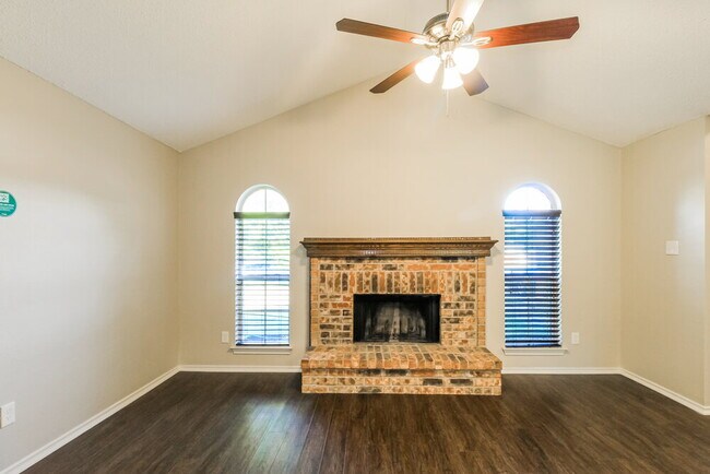 Foto del edificio - 4217 Glen Hollow Cir