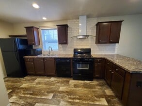 Building Photo - 8 Parakeet Hill Dr