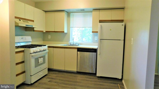 Foto del edificio - 11905F Tarragon Rd