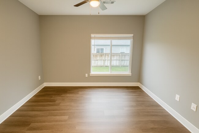 Building Photo - 12123/25 Cora