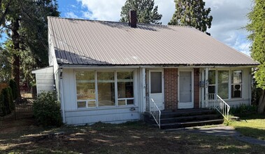 Building Photo - 463-465 NE Franklin Ave