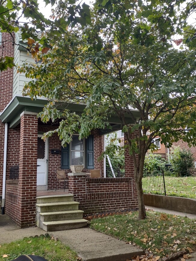 Building Photo - 900 N Clayton St