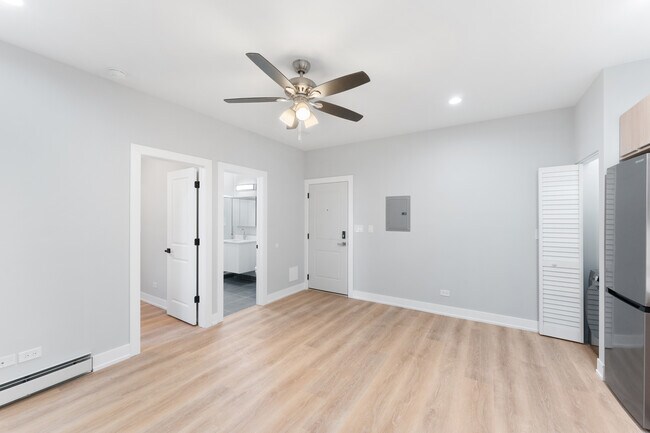 Building Photo - 1546 W Jonquil Terrace