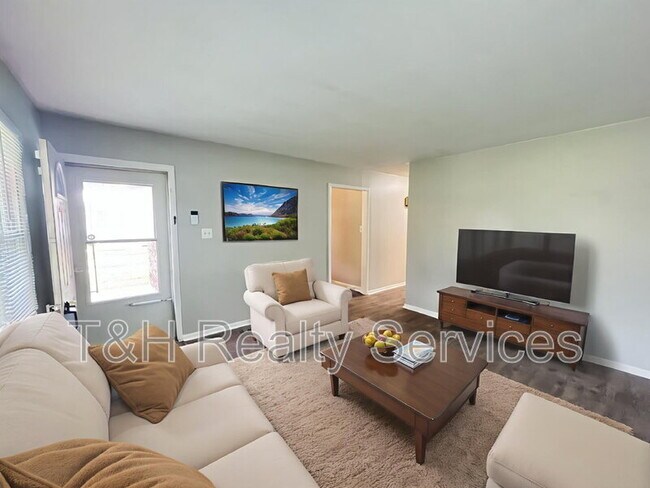 Building Photo - 3033 S Hartman Dr
