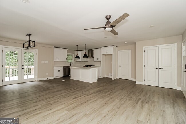 Building Photo - 590 Oriole Dr SE
