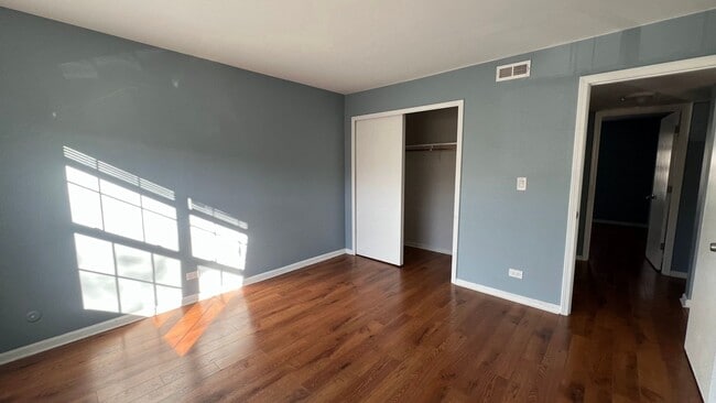 Foto del edificio - 9250 E Girard Ave