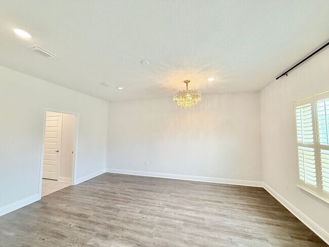 Foto del edificio - 7926 Burnside Lp