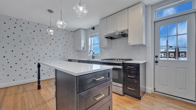 Building Photo - 840 21st St NE