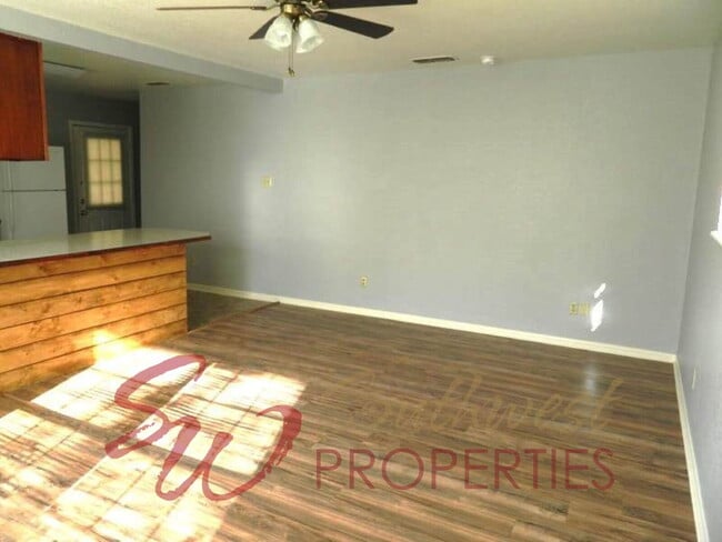 Foto del edificio - Charming 2 Bed / 2 Bath Home in Quiet Neighborhood + Bonus Room & Fenced Yard!