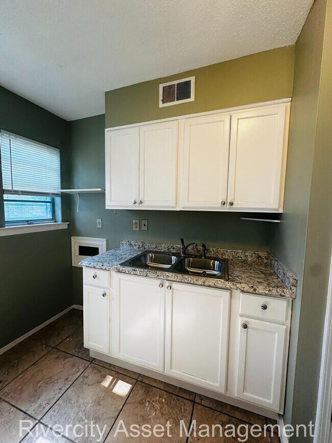 Building Photo - Charming Duplex Near University of Memphis!!!!! HABLAMOS ESPANOL!!!!!!!!