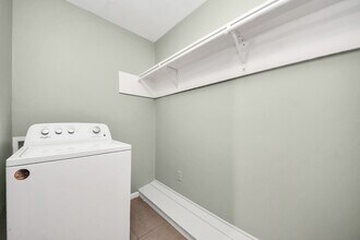 Building Photo - 44 W Tri Oaks Ln