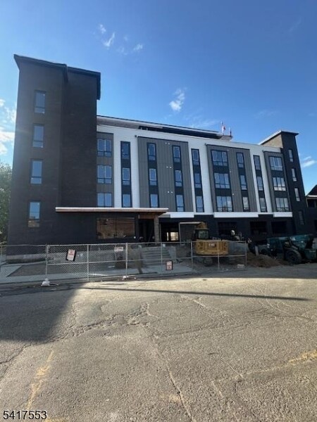 Building Photo - 50 E 23rd St