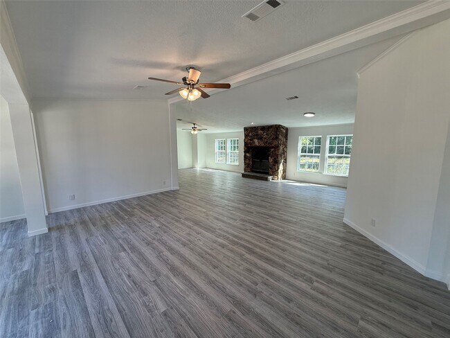 Building Photo - 10621 Parker Dr