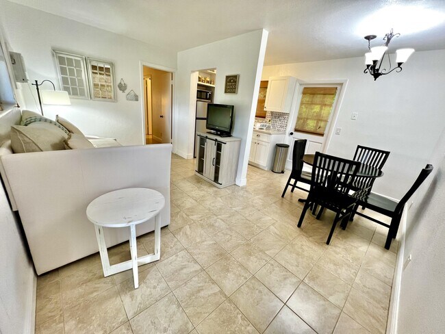 Foto del edificio - 437 W Rambling Dr