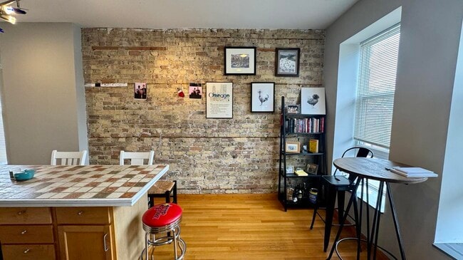 Building Photo - 1453 W Cortez St