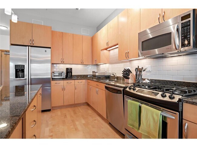 Building Photo - 401 N 2nd St