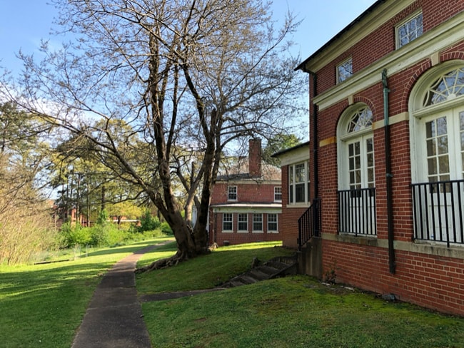 Building Photo - 500a N Thomas Rd