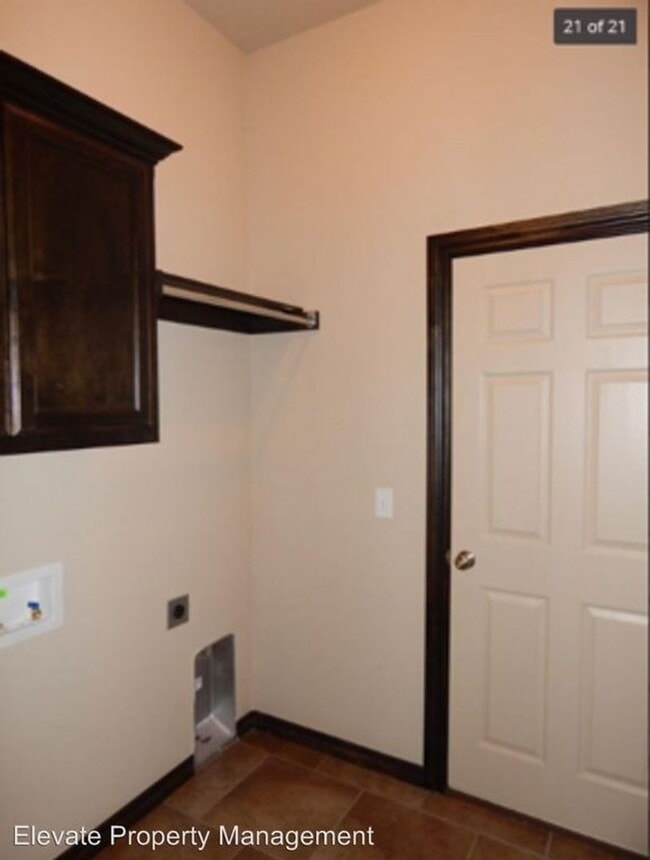 Building Photo - WELCOME HOME!