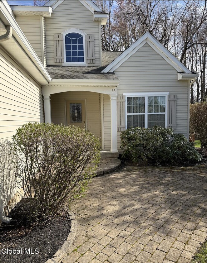 Building Photo - 25 Brittany Oaks