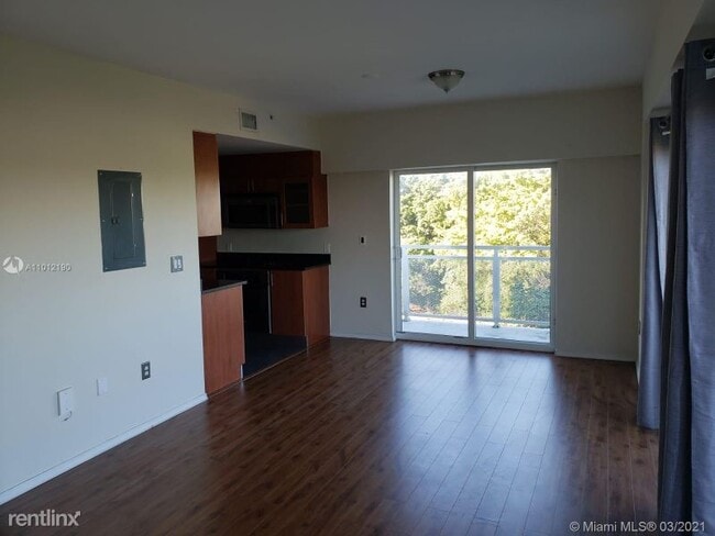 Building Photo - 2 br, 2 bath Condo - 1712 SW 2nd St
