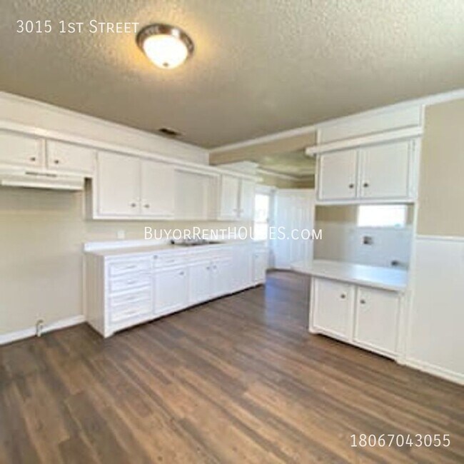 Building Photo - RENT is $895 + Pay $0 deposit at Move-In (...
