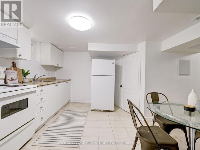 Photo du bâtiment - 1 Worthington Crescent