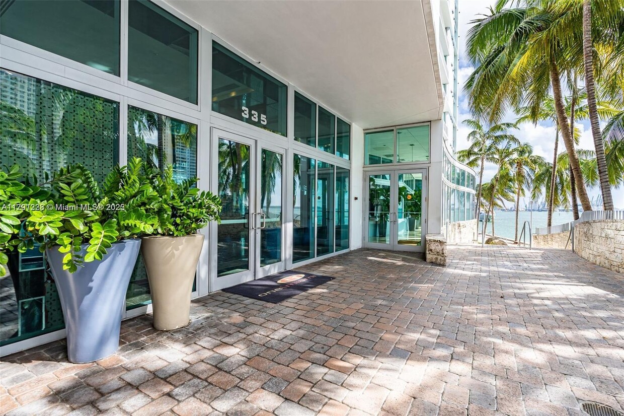 Primary Photo - 335 S Biscayne Blvd